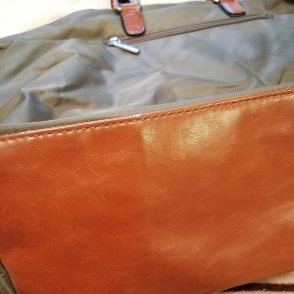 Roots Quilted Crossbody Tote Bag - Picture 3 of 13